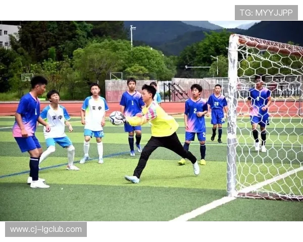 以赛克男童足球训练服舒适透气耐用设计助力少年畅快驰骋绿茵球场